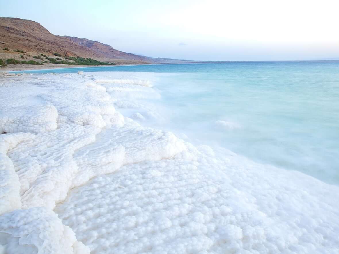 where is the dead sea located in jordan