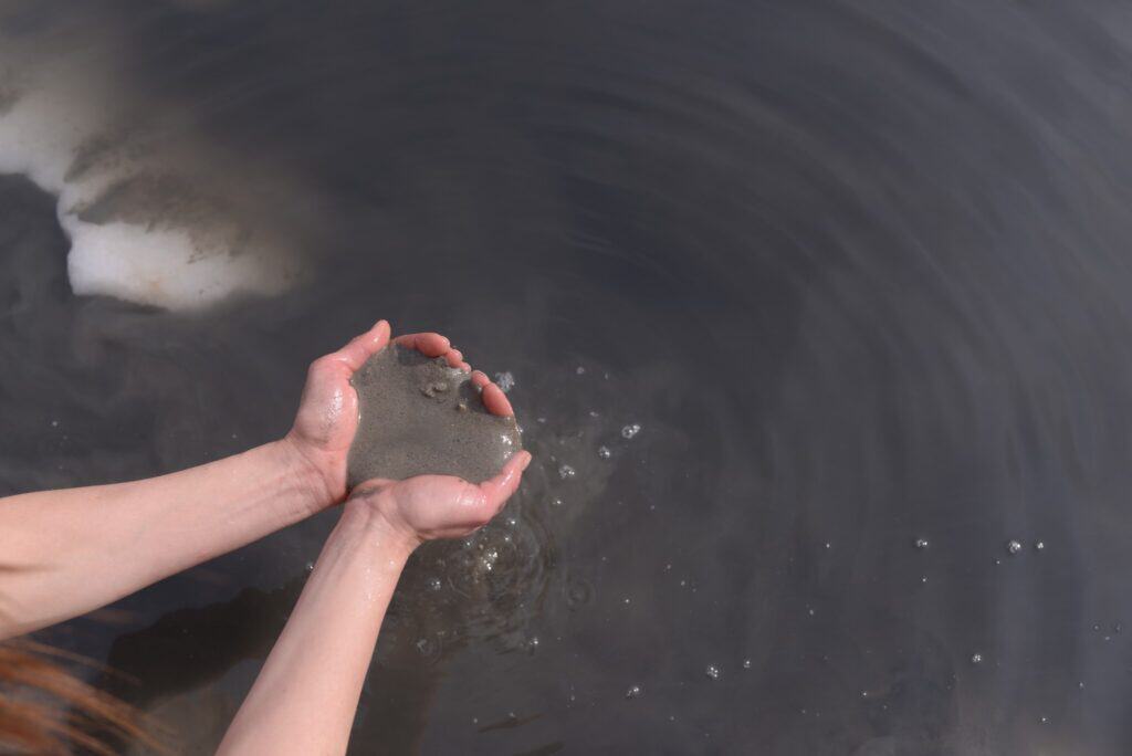 Dead Sea Mud: Mineral Composition, Therapeutic Evidence, and Practical Guide
